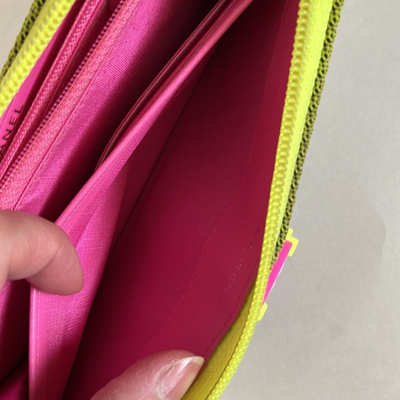 Ltd Edt Chanel Boy Fluo Zip Wallet - SS16 collection - Picture 5 of 12